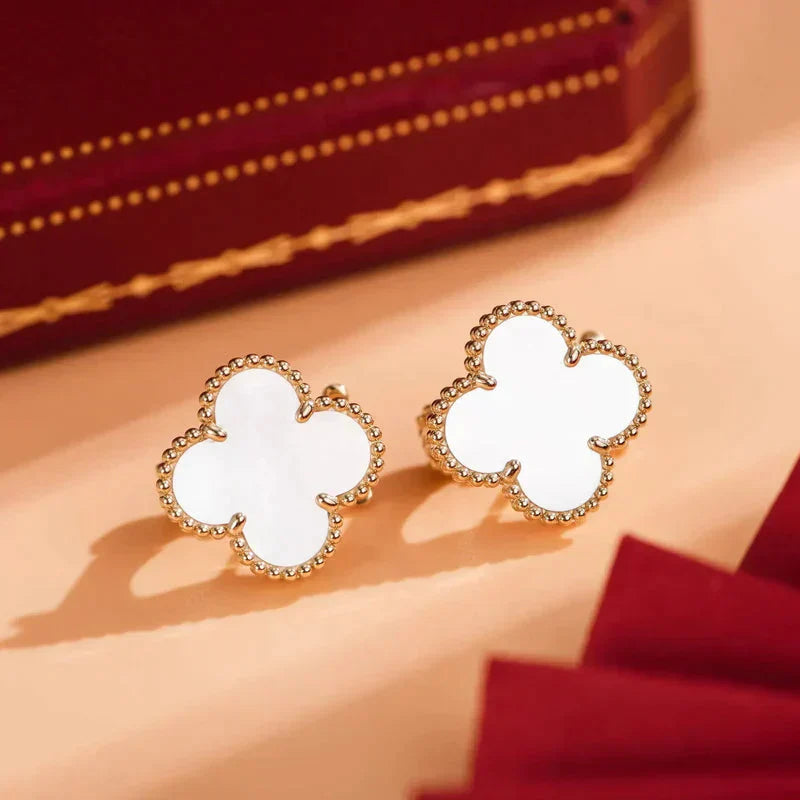 [Perla Lux]CLOVER MEDIUM 1 MOTIFS  WHITE MOP STUD EARRINGS