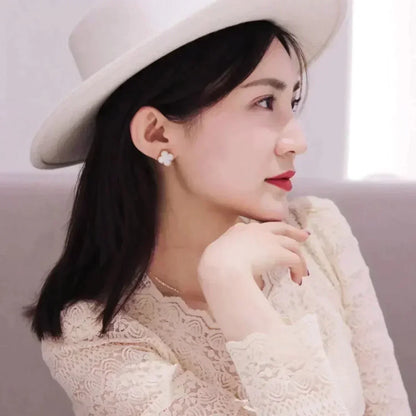 [Perla Lux]CLOVER MEDIUM 1 MOTIFS  WHITE MOP STUD EARRINGS