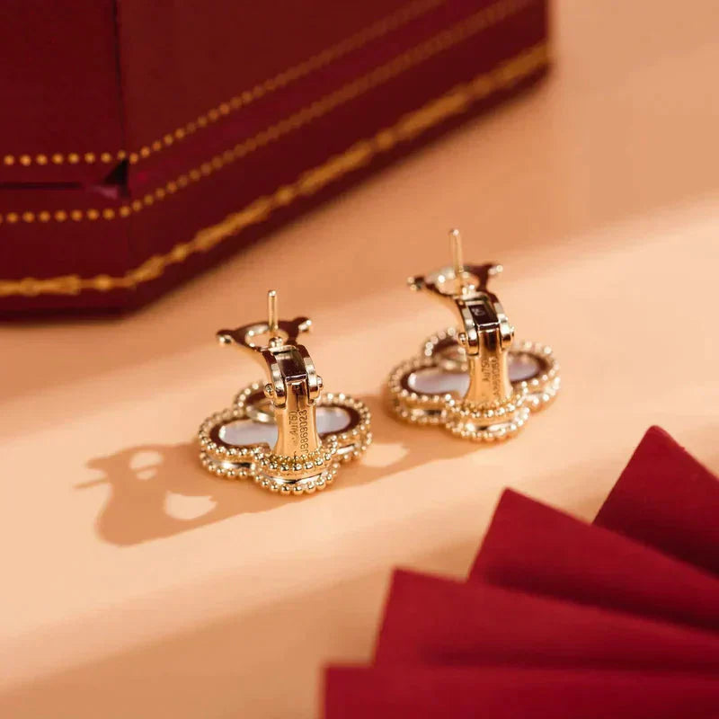 [Perla Lux]CLOVER MEDIUM 1 MOTIFS  WHITE MOP STUD EARRINGS