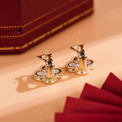 [Perla Lux]CLOVER MEDIUM 1 MOTIFS  WHITE MOP STUD EARRINGS