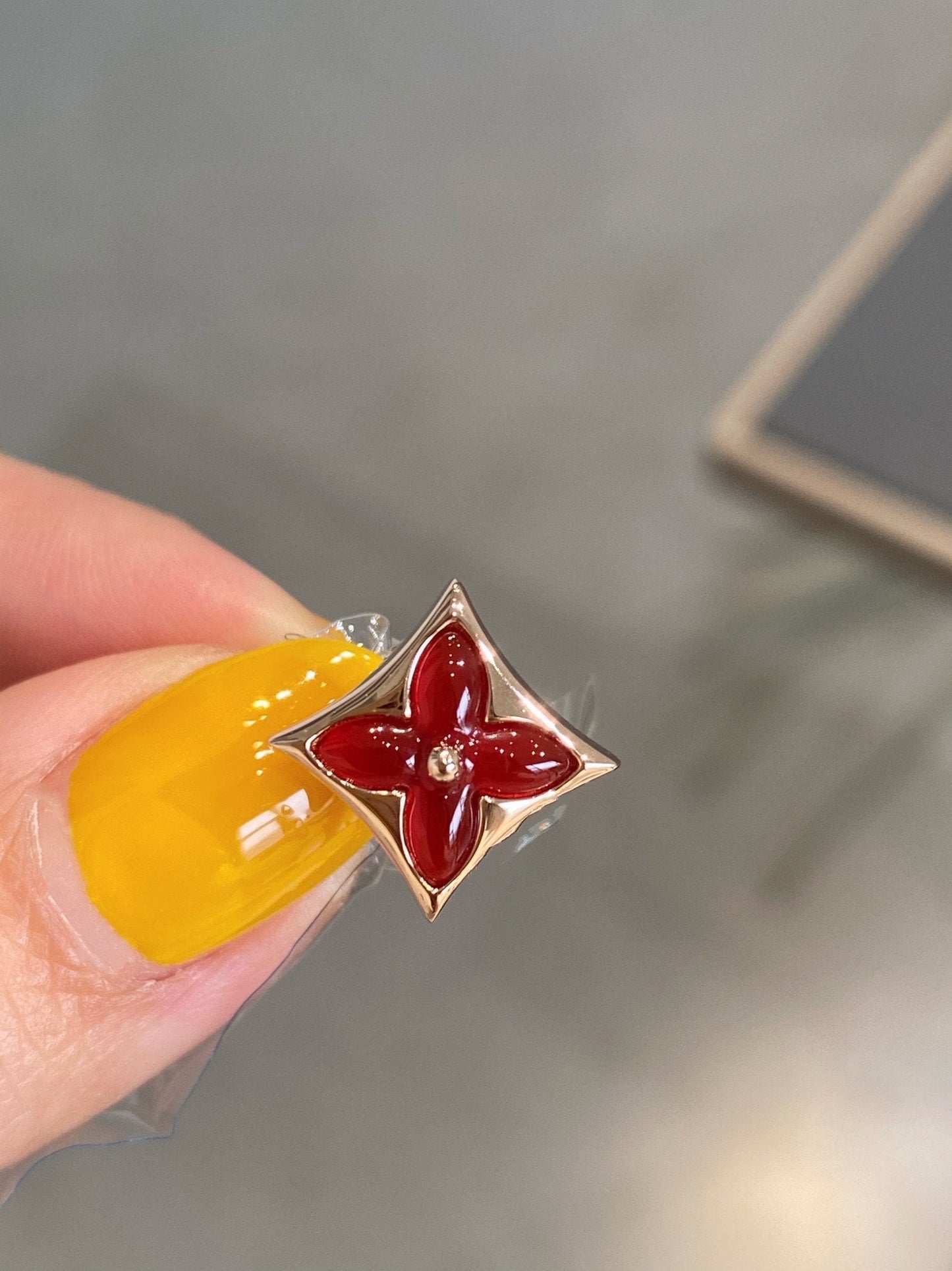 [Perla Lux]STAR AND SUN PINK GOLD CARNELIAN STUD EARRINGS