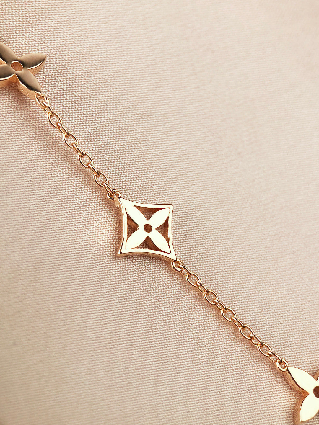 [Perla Lux]STAR AND SUN 7 MOTIFS GOLD BRACELET