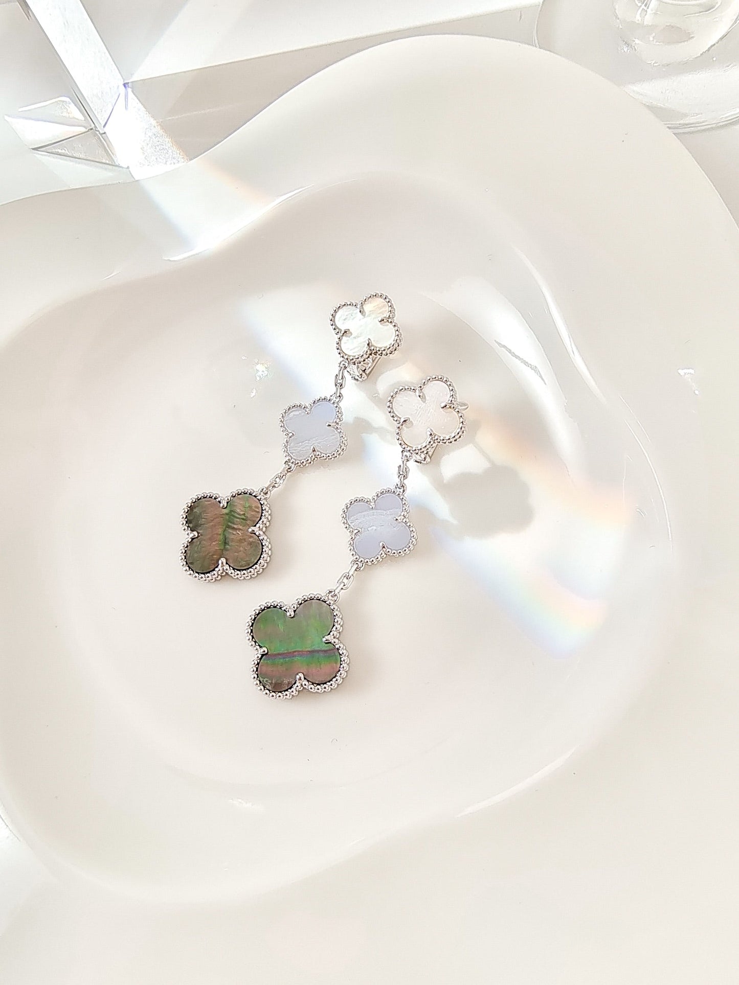 [Perla Lux]CLOVER 3 MOTIFS CHALCEDONY DARK MOP SILVER EARRINGS