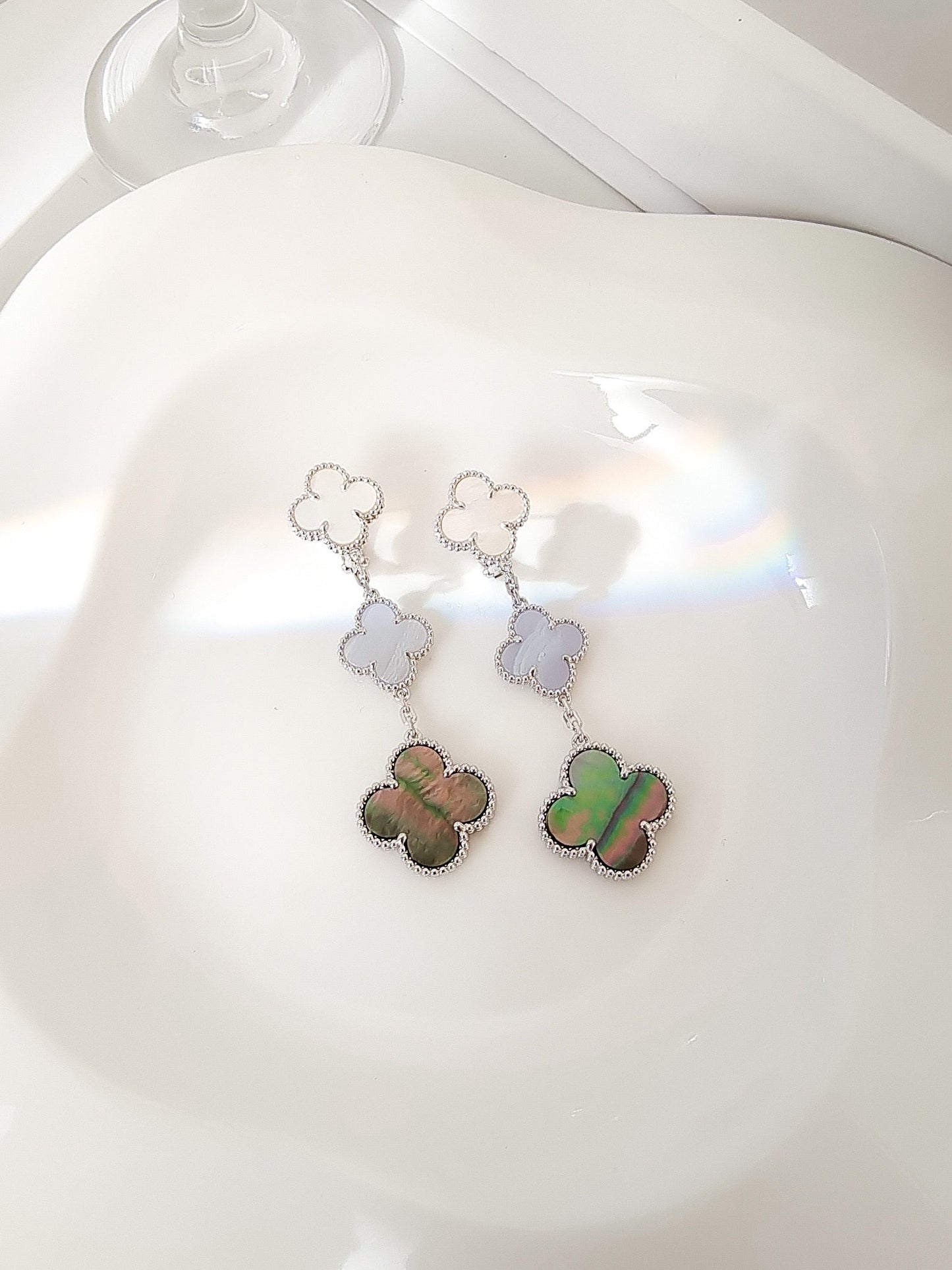 [Perla Lux]CLOVER 3 MOTIFS CHALCEDONY DARK MOP SILVER EARRINGS