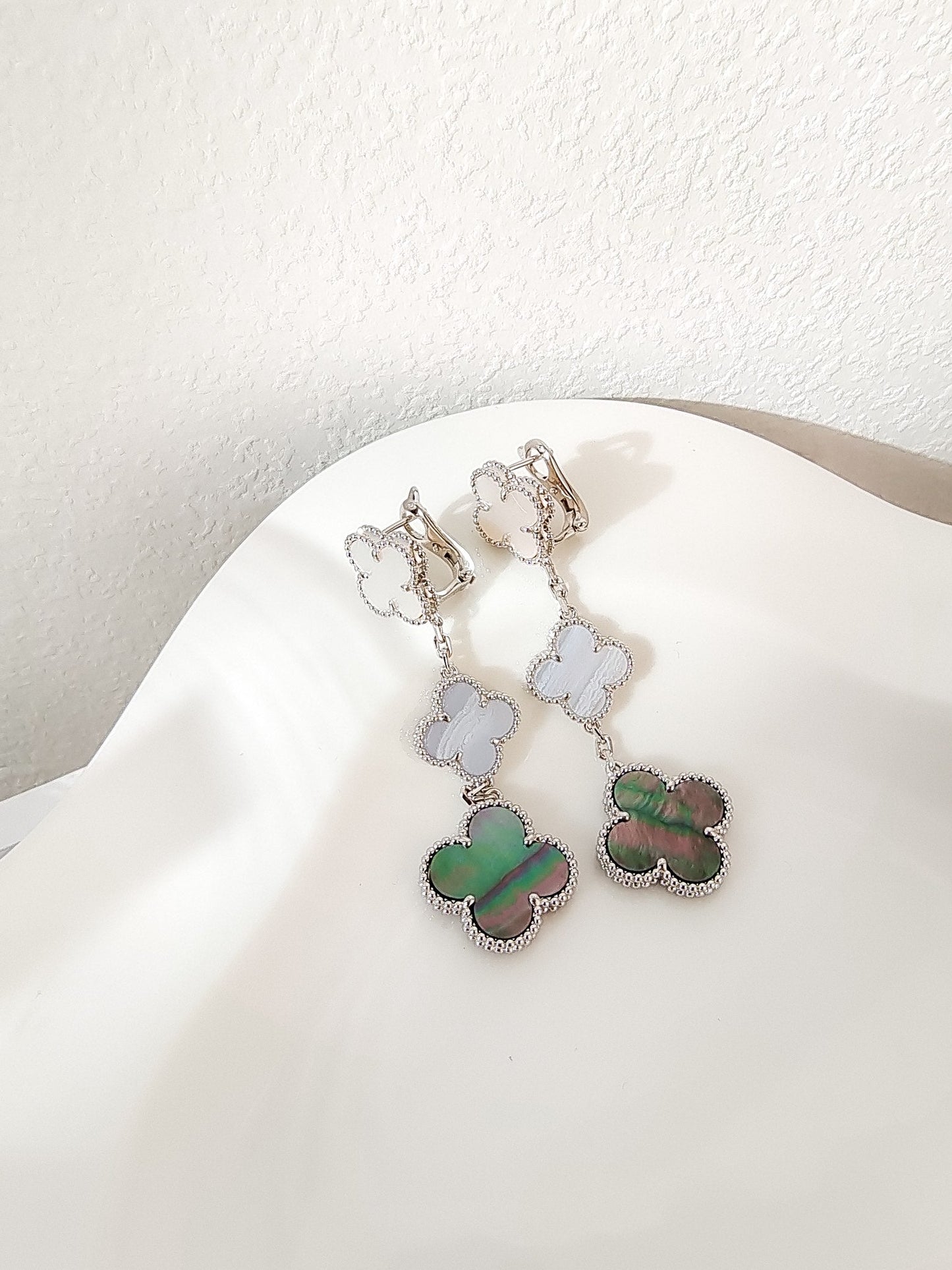 [Perla Lux]CLOVER 3 MOTIFS CHALCEDONY DARK MOP SILVER EARRINGS