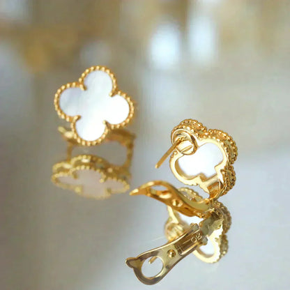 [Perla Lux]CLOVER MEDIUM 1 MOTIFS  WHITE MOP STUD EARRINGS