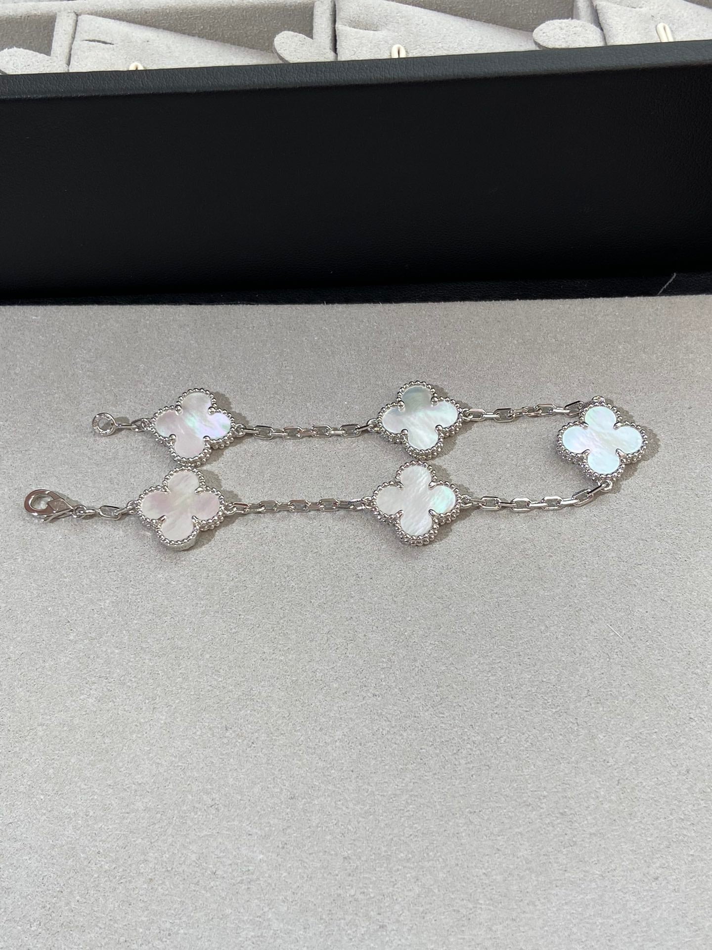 [Perla Lux]CLOVER SILVER MOP 5 MOTIF BRACELET