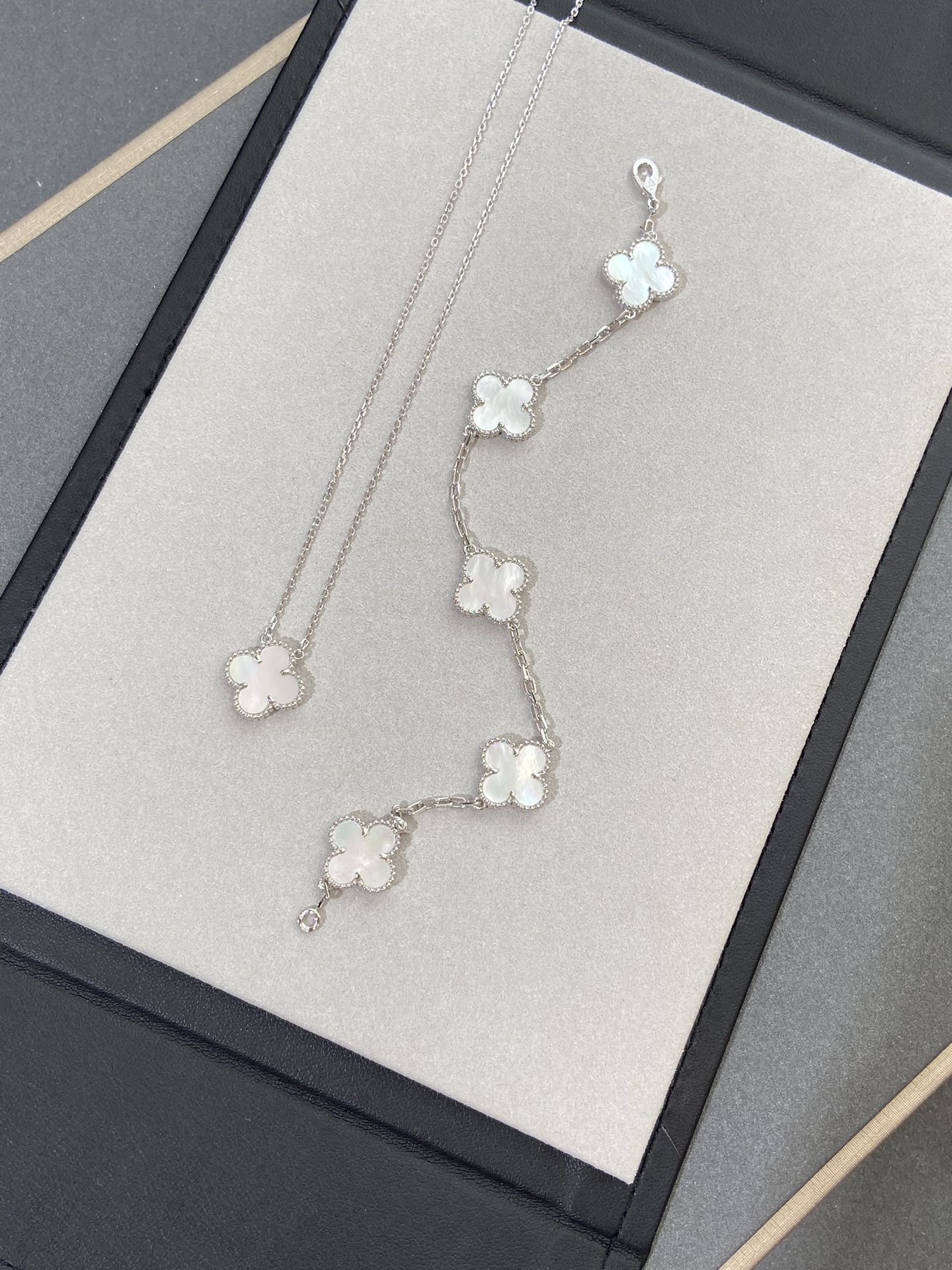 [Perla Lux]CLOVER SILVER MOP 5 MOTIF BRACELET