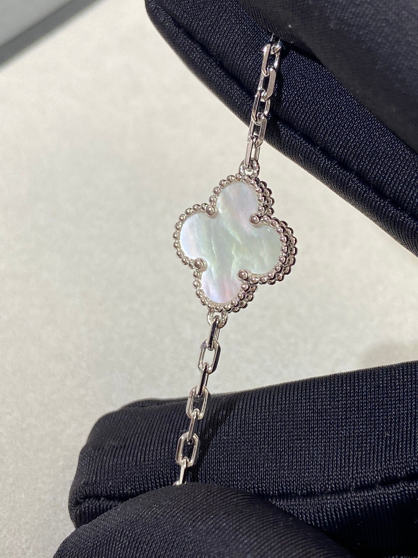 [Perla Lux]CLOVER SILVER MOP 5 MOTIF BRACELET