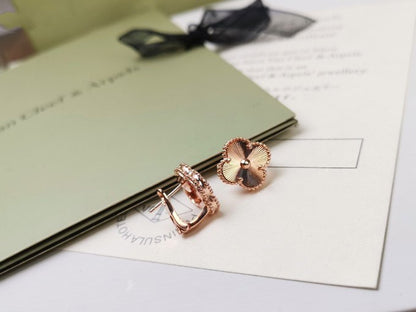 [Perla Lux]CLOVER MEDIUM STUD EARRINGS