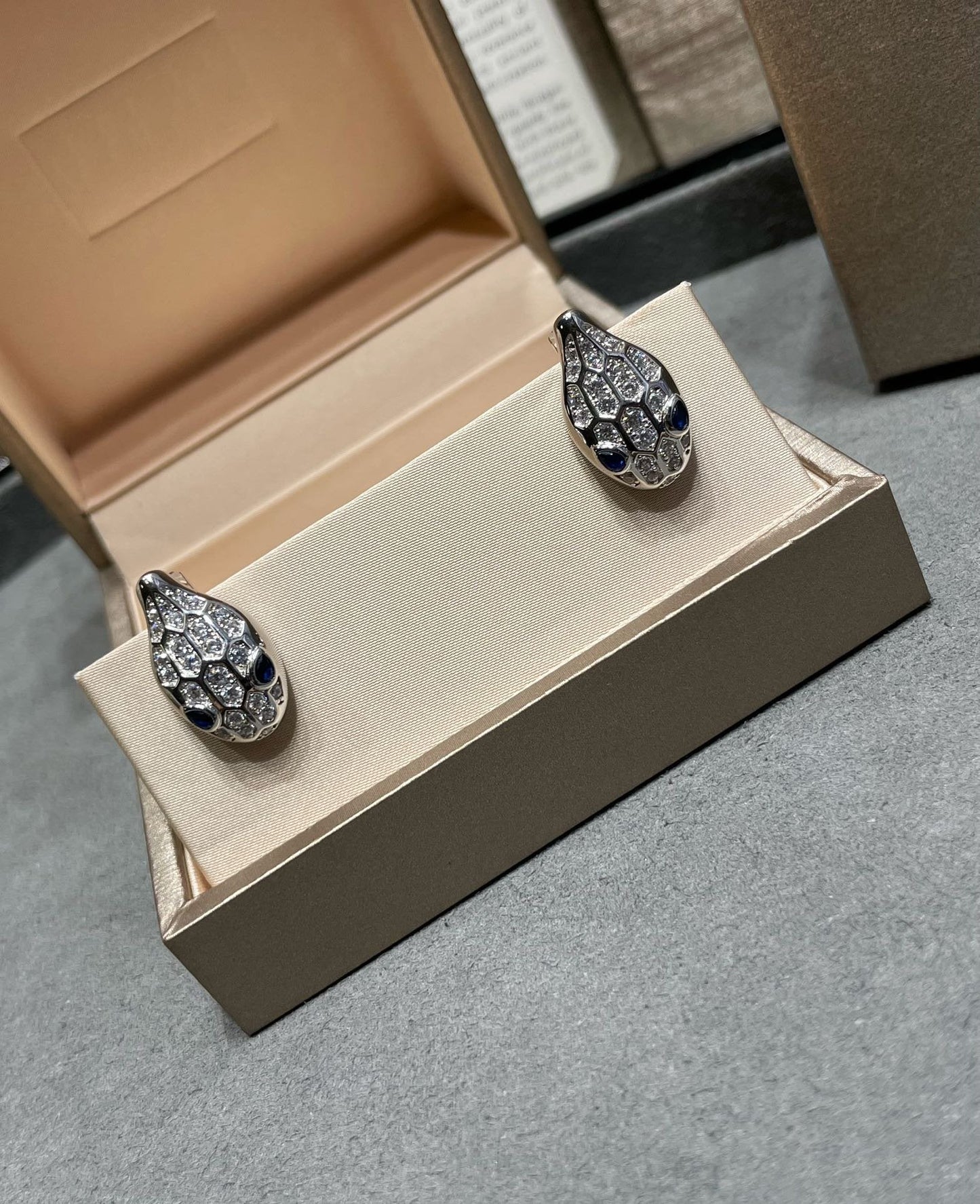 [Perla Lux]SERPENT DIAMOND STUD EARRINGS