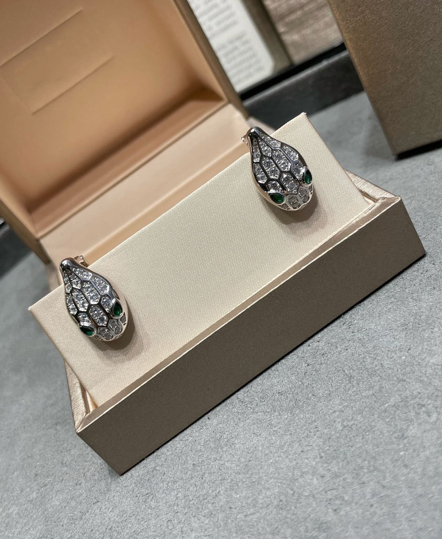 [Perla Lux]SERPENT DIAMOND STUD EARRINGS