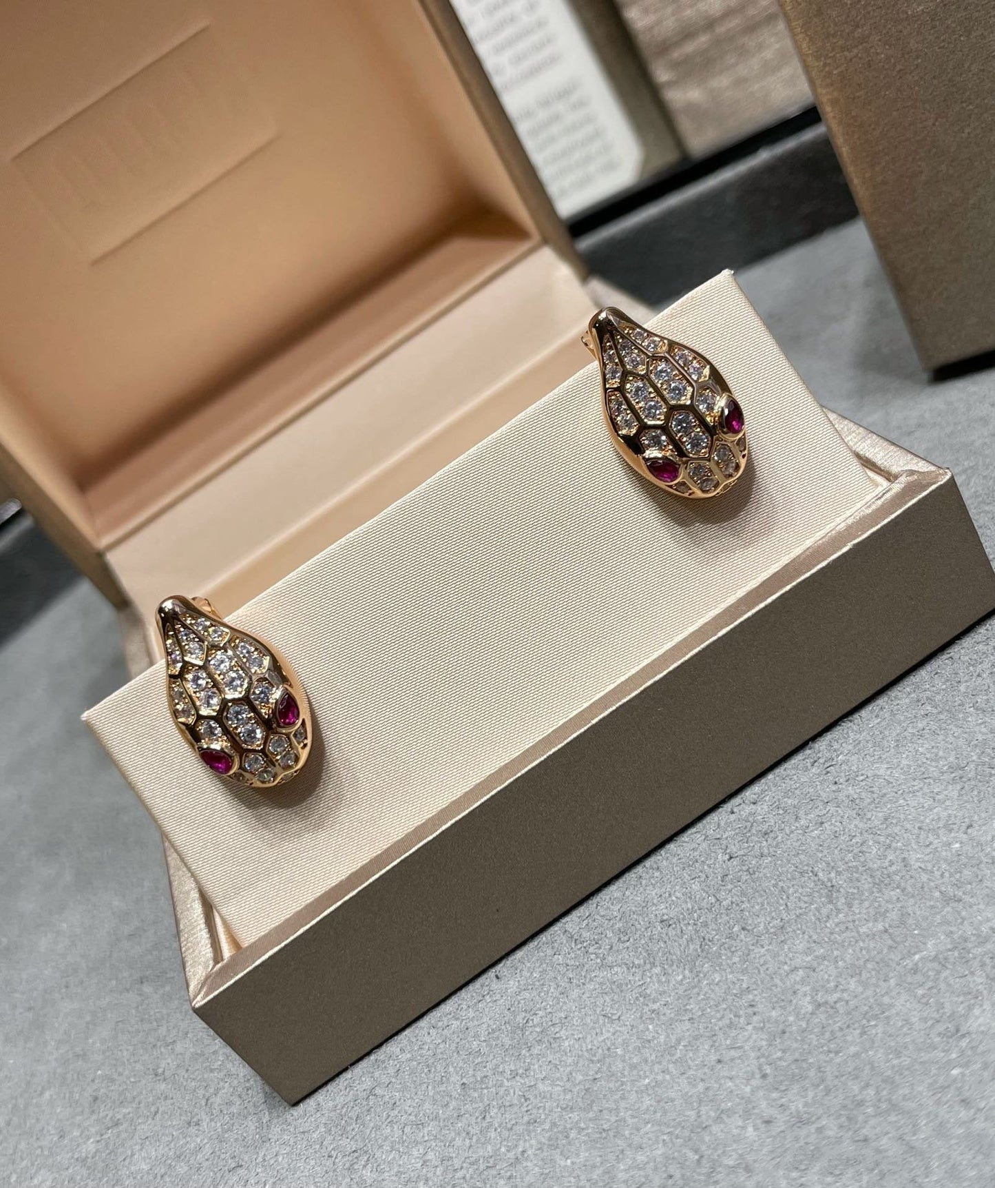 [Perla Lux]SERPENT DIAMOND STUD EARRINGS