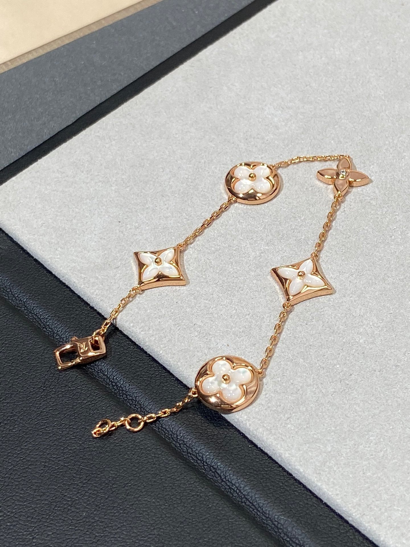 [Perla Lux]STAR AND SUN 5 MOTIF MOP PINK GOLD BRACELET