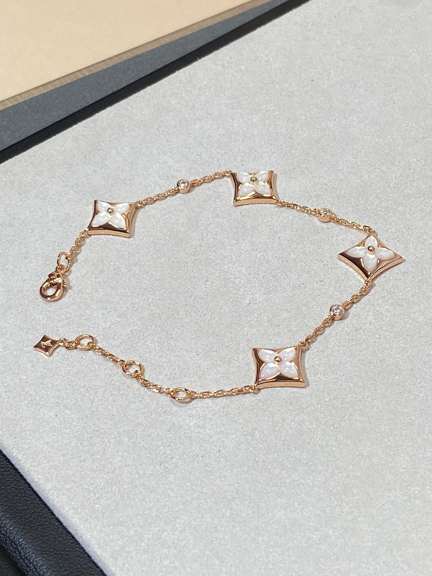 [Perla Lux]STAR 4 MOTIF MOP DIAMOND PINK GOLD BRACELET