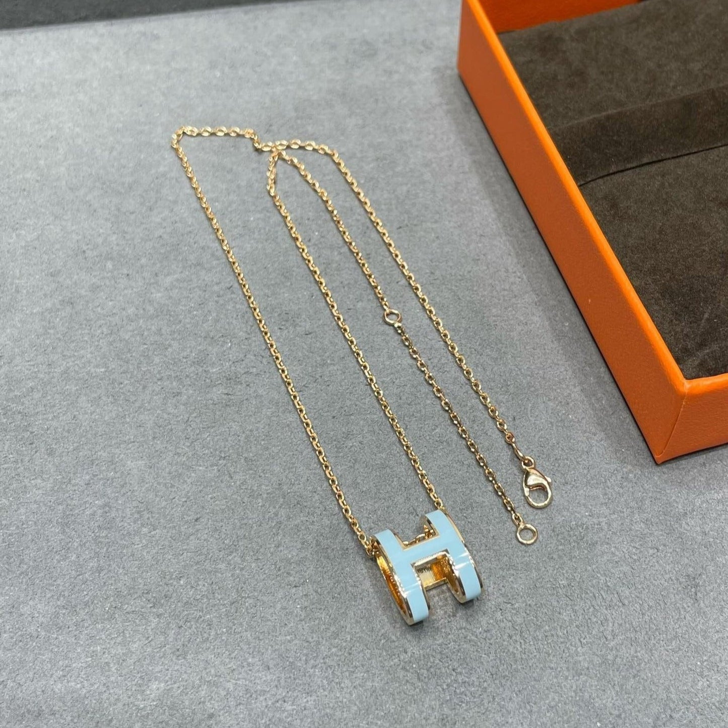 [Perla Lux]POP H SKY BLUE NECKLACE