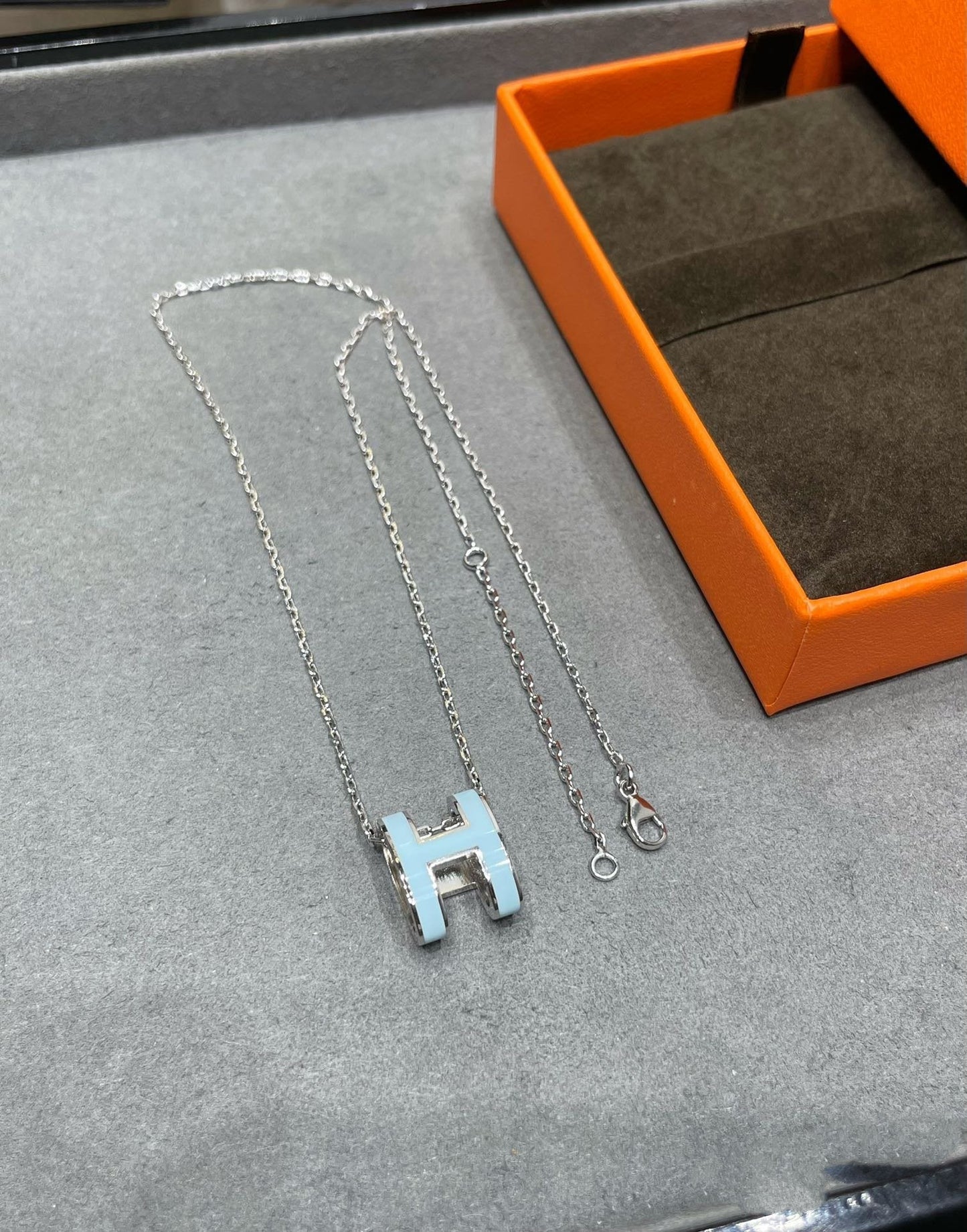 [Perla Lux]POP H SKY BLUE NECKLACE
