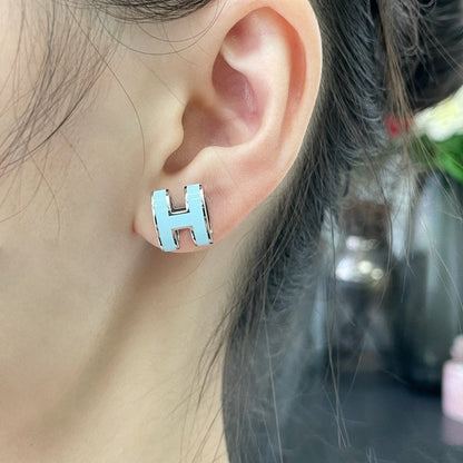 [Perla Lux]POP H SKY BLUE STUD EARRINGS