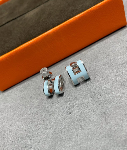 [Perla Lux]POP H SKY BLUE STUD EARRINGS