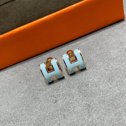 [Perla Lux]POP H SKY BLUE STUD EARRINGS