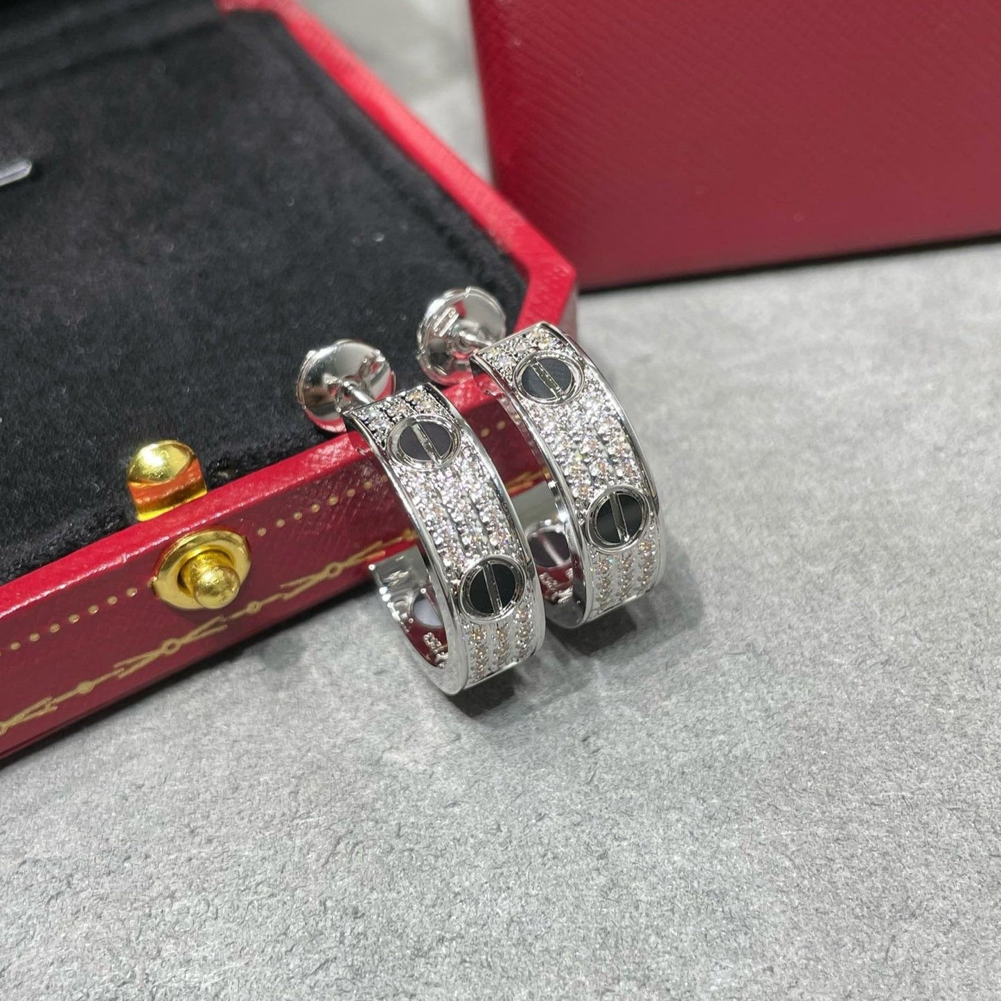 [Perla Lux]LOVE CERAMIC DIAMOND PAVED SILVER EARRINGS