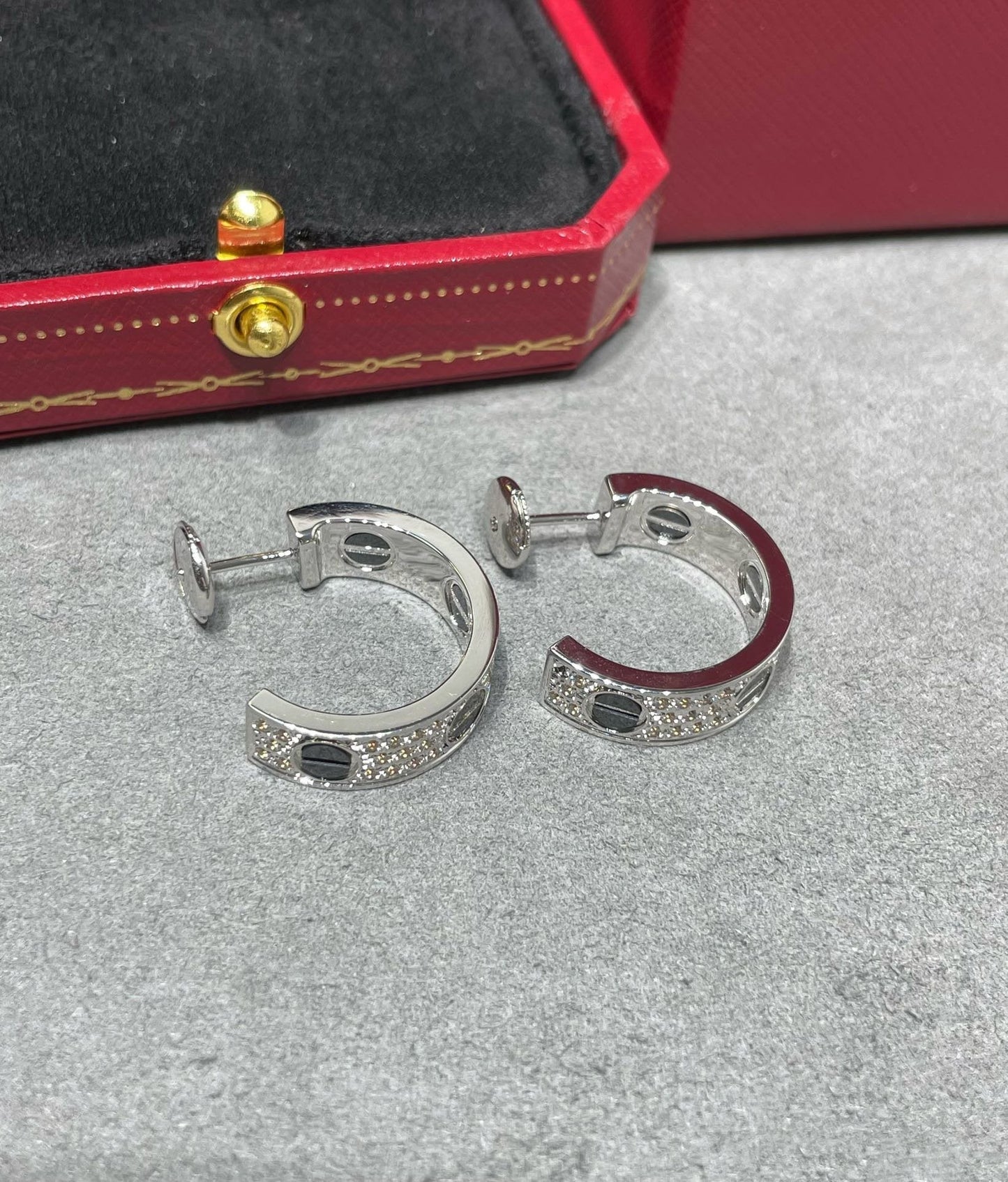 [Perla Lux]LOVE CERAMIC DIAMOND PAVED SILVER EARRINGS