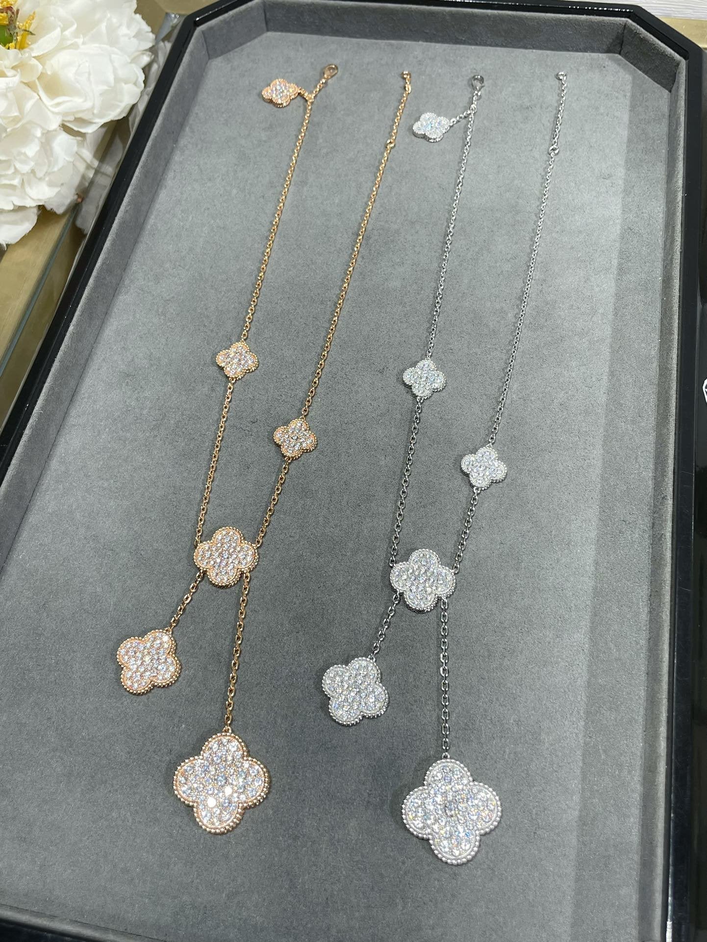 [Perla Lux]CLOVER 6 MOTIF DIAMOND PAVED NECKLACE