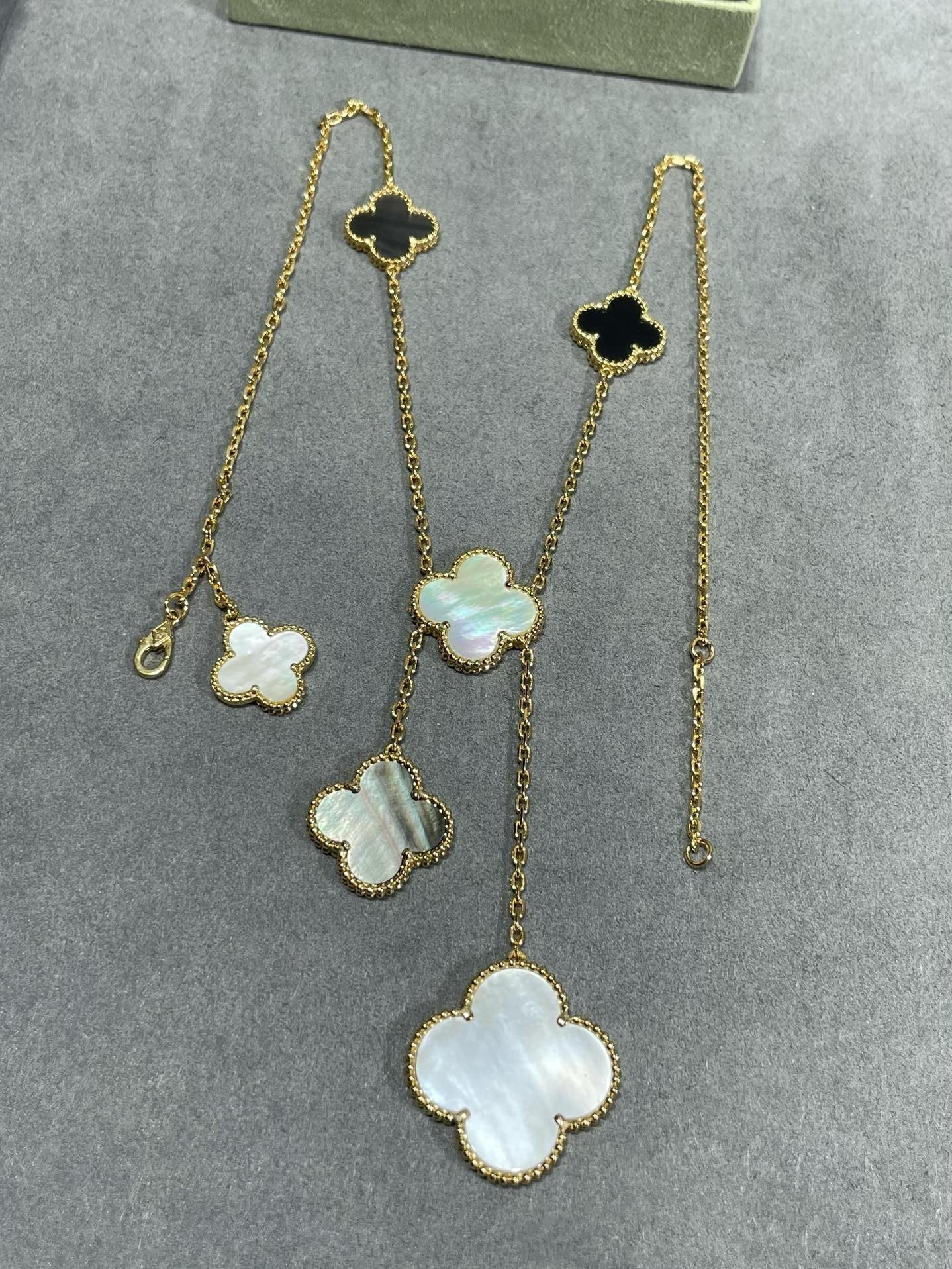 [Perla Lux]CLOVER 6 MOTIF MOP ONYX GOLD NECKLACE