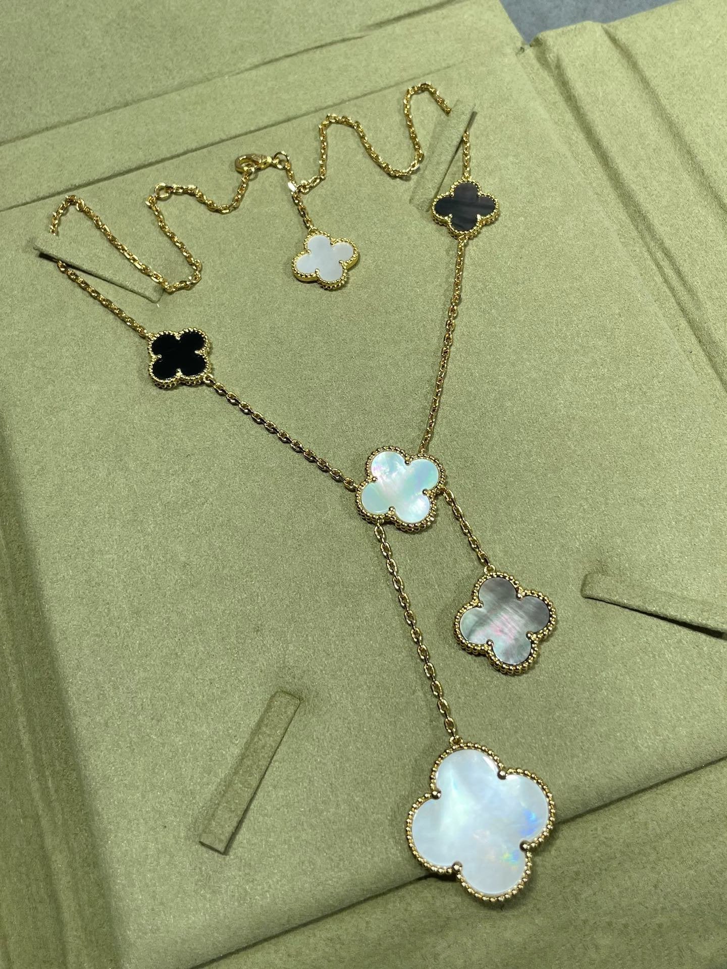 [Perla Lux]CLOVER 6 MOTIF MOP ONYX GOLD NECKLACE