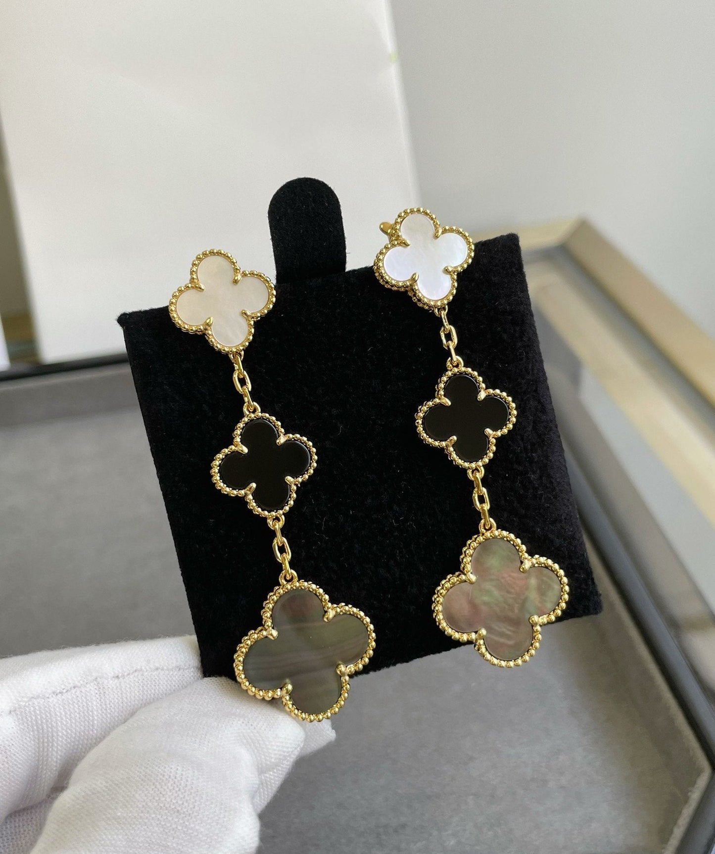 [Perla Lux]CLOVER 3 MOTIF MOP ONYX DARK MOP PINK GOLD EARRINGS