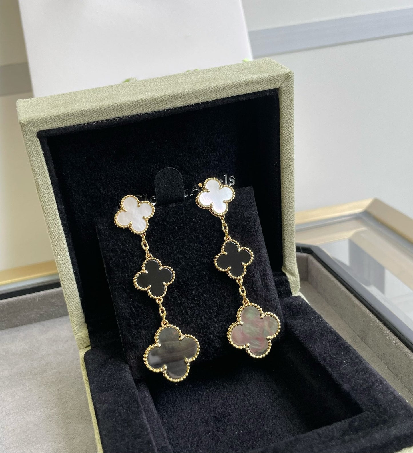[Perla Lux]CLOVER 3 MOTIF MOP ONYX DARK MOP PINK GOLD EARRINGS