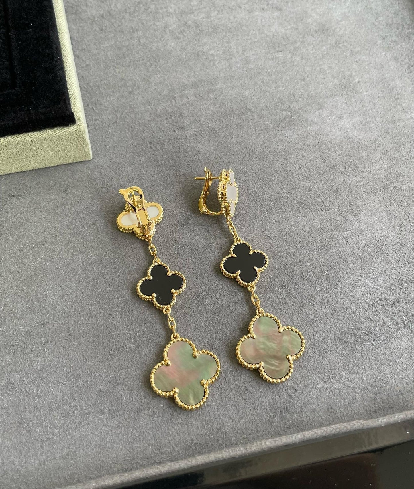 [Perla Lux]CLOVER 3 MOTIF MOP ONYX DARK MOP PINK GOLD EARRINGS