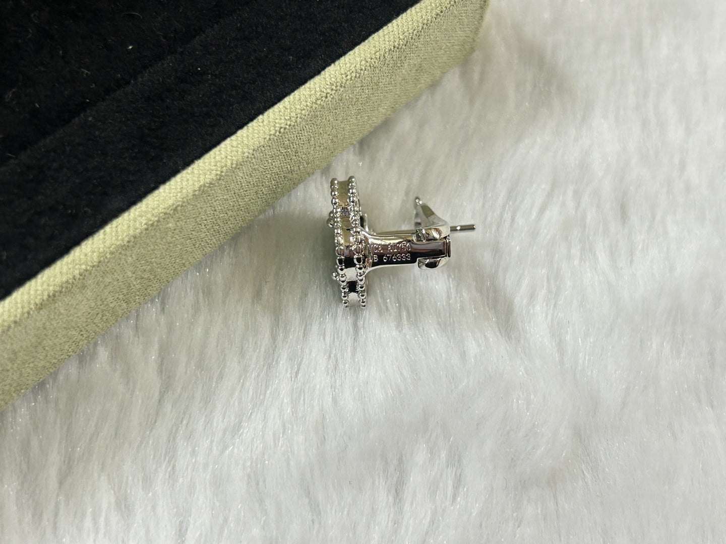 [Perla Lux]CLOVER PIETERSITE MEDIUM STUD EARRINGS