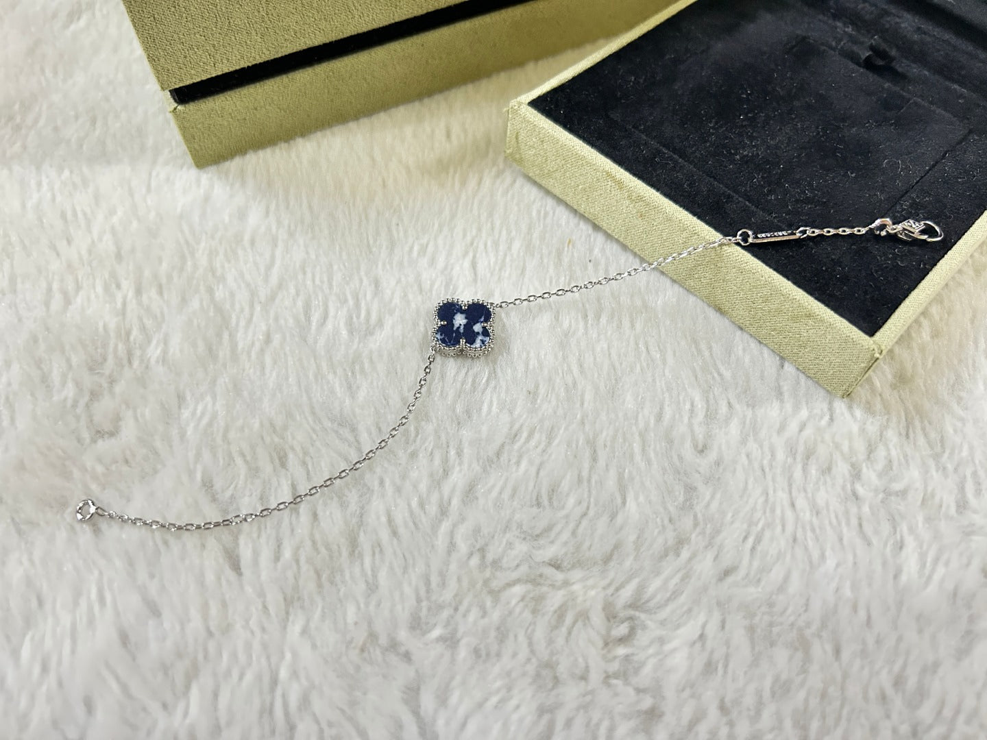 [Perla Lux]CLOVER 1 MOTIF PIETERSITE BRACELET