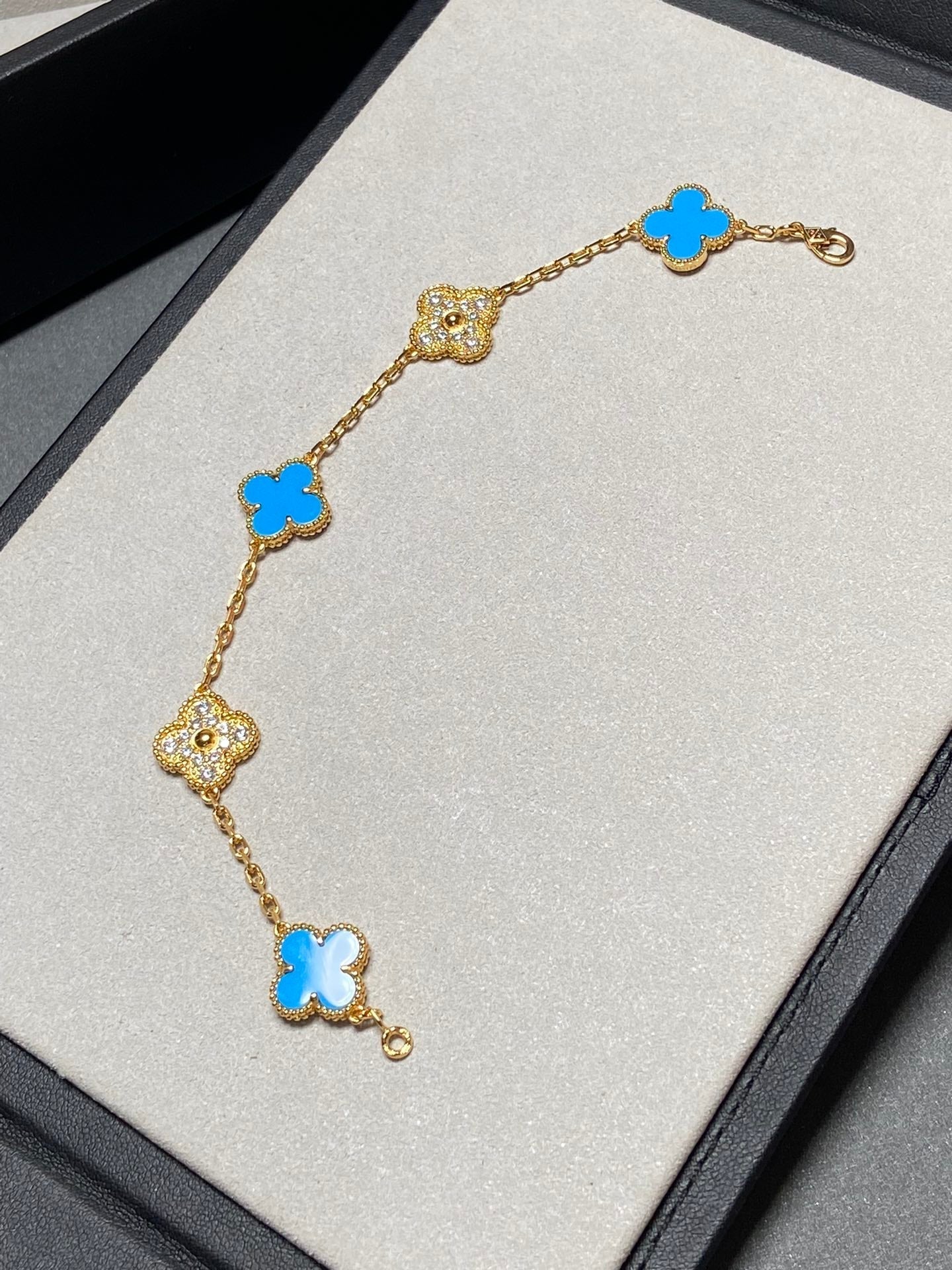 [Perla Lux]CLOVER 5 MOTIF BLUE CHALCEDONY DIAMOND GOLD BRACELET