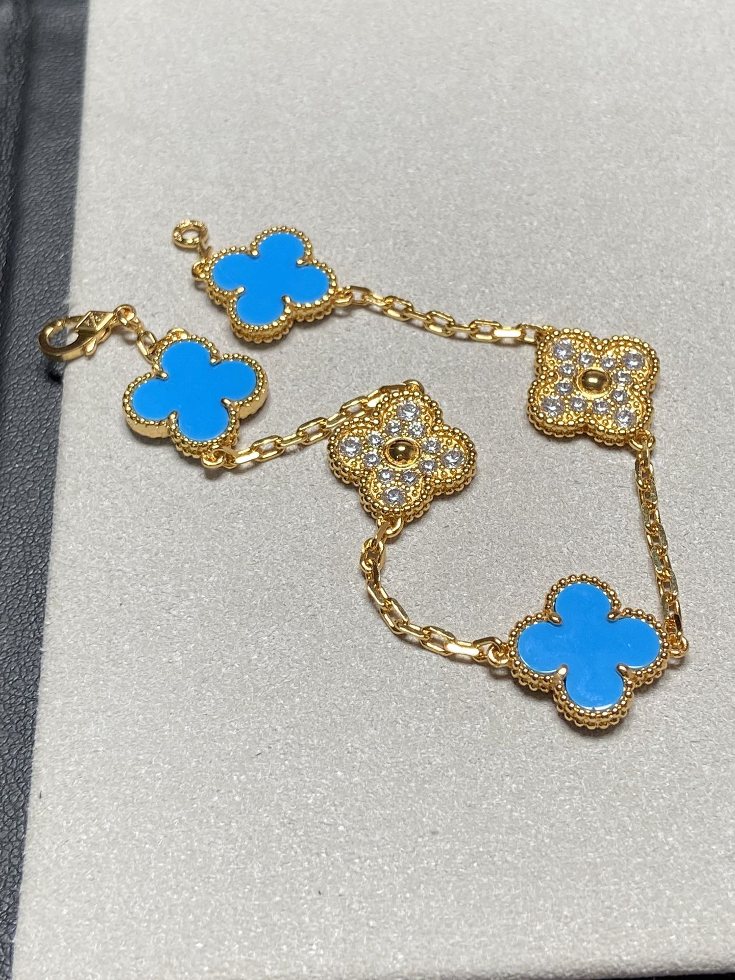 [Perla Lux]CLOVER 5 MOTIF BLUE CHALCEDONY DIAMOND GOLD BRACELET