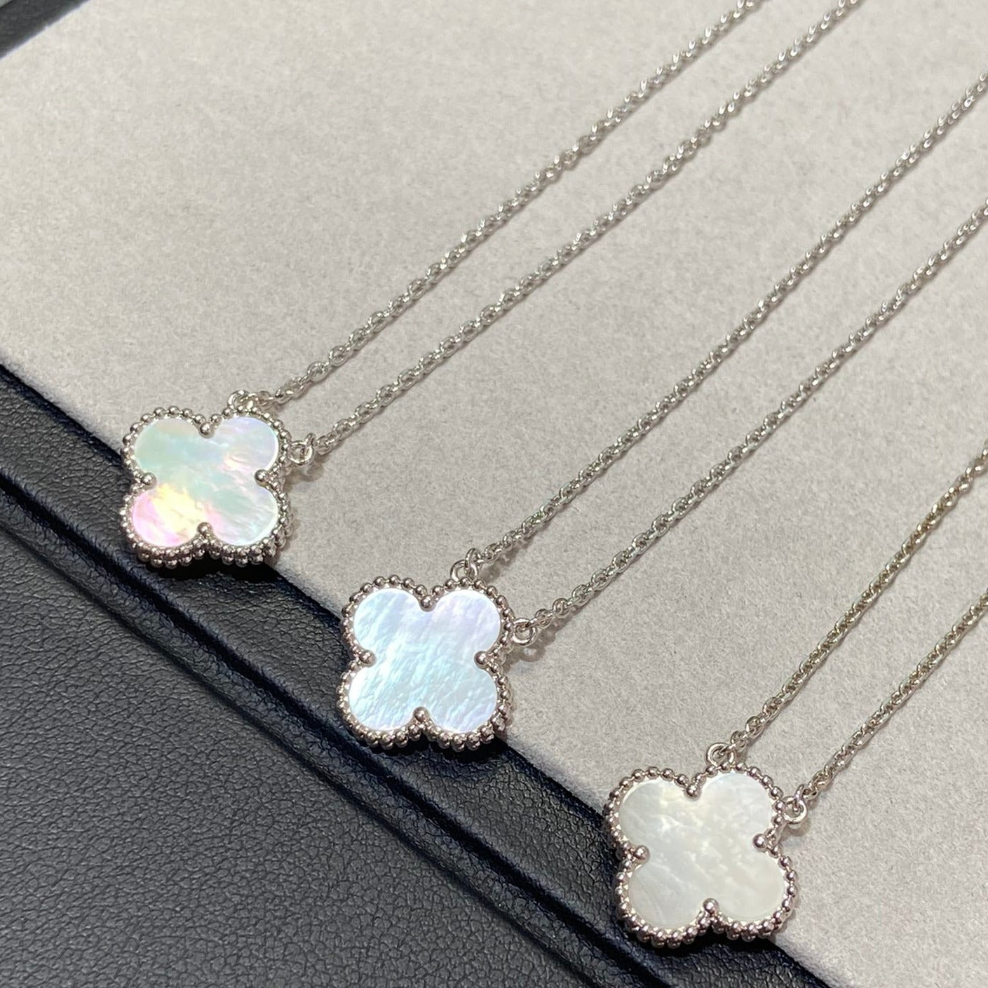 [Perla Lux]CLOVER MEDIUM SILVER WHITE MOP NECKLACE