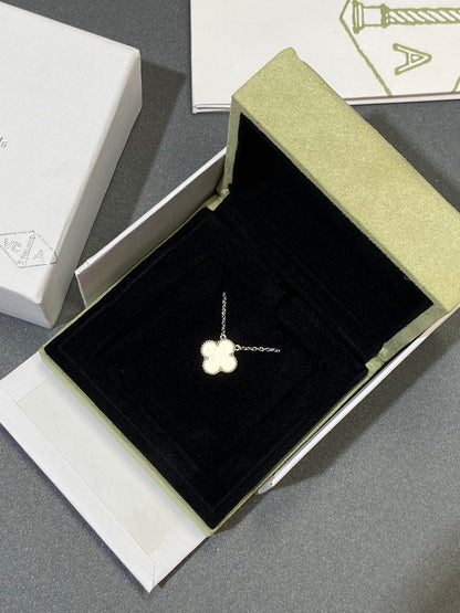 [Perla Lux]CLOVER MEDIUM SILVER WHITE MOP NECKLACE