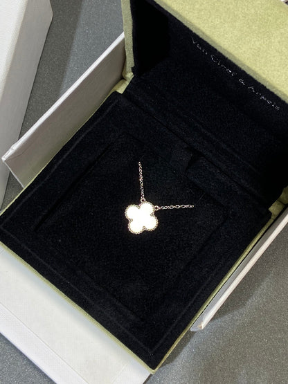 [Perla Lux]CLOVER MEDIUM SILVER WHITE MOP NECKLACE