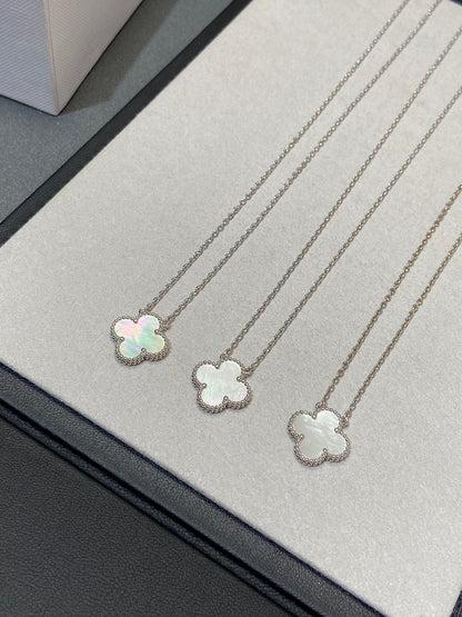 [Perla Lux]CLOVER MEDIUM SILVER WHITE MOP NECKLACE