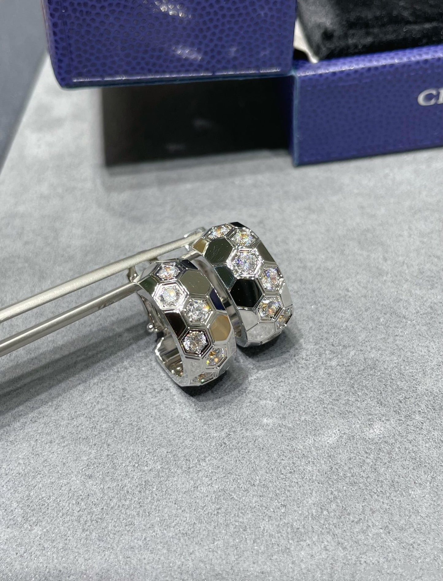 [Perla Lux]BEE LOVE DIAMOND HOOP EARRINGS