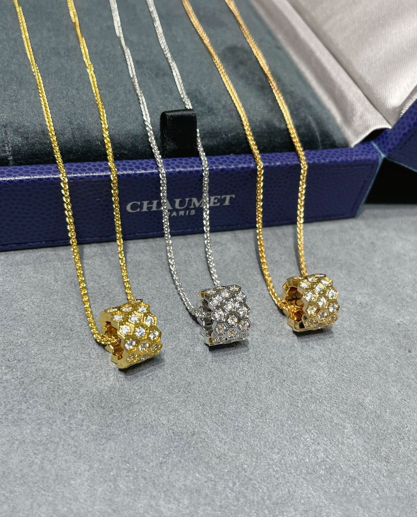 [Perla Lux]BEE LOVE DIAMOND PAVED 3 ROW NECKLACE