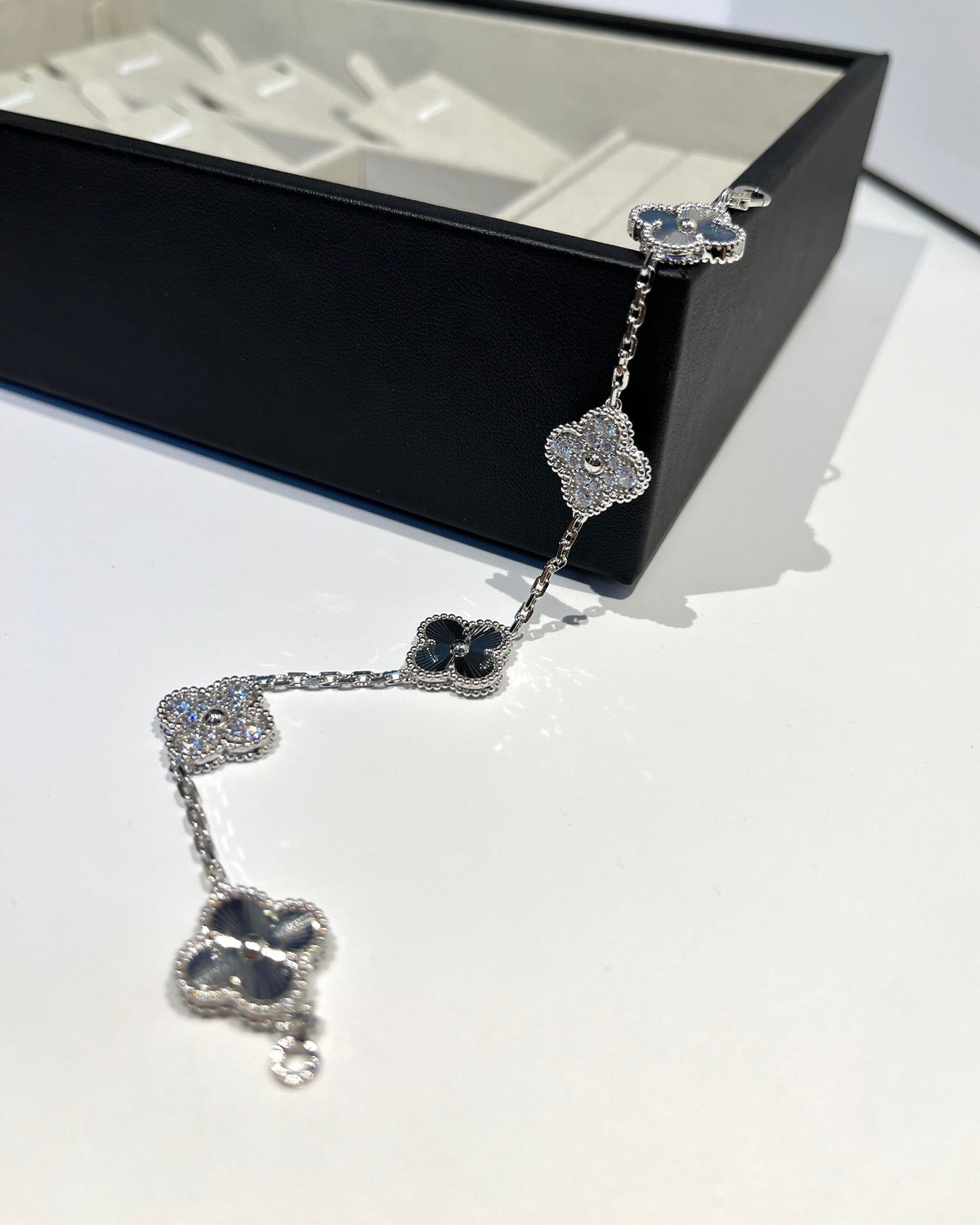 [Perla Lux]CLOVER 5 MOTIF SILVER DIAMOND BRACELET