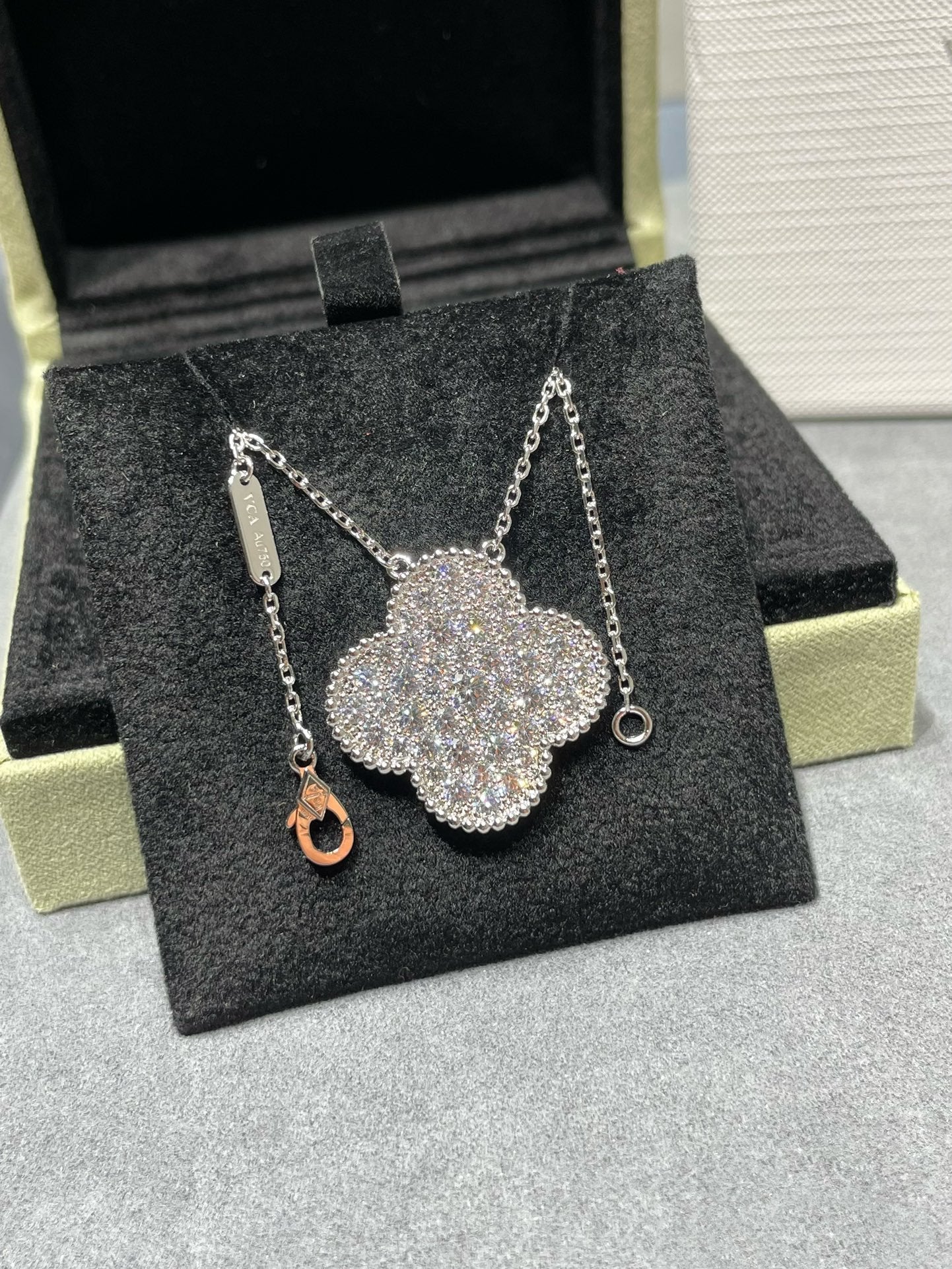[Perla Lux]CLOVER 25MM LARGE PENDANT DIAMOND PAVED SILVER NECKLACE