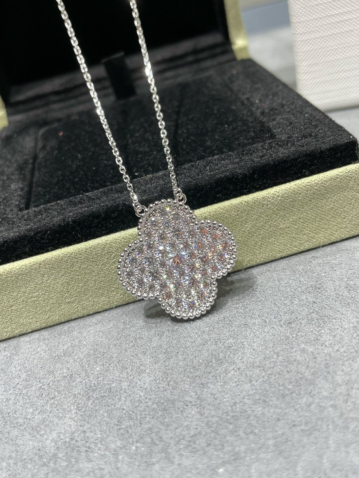[Perla Lux]CLOVER 25MM LARGE PENDANT DIAMOND PAVED SILVER NECKLACE