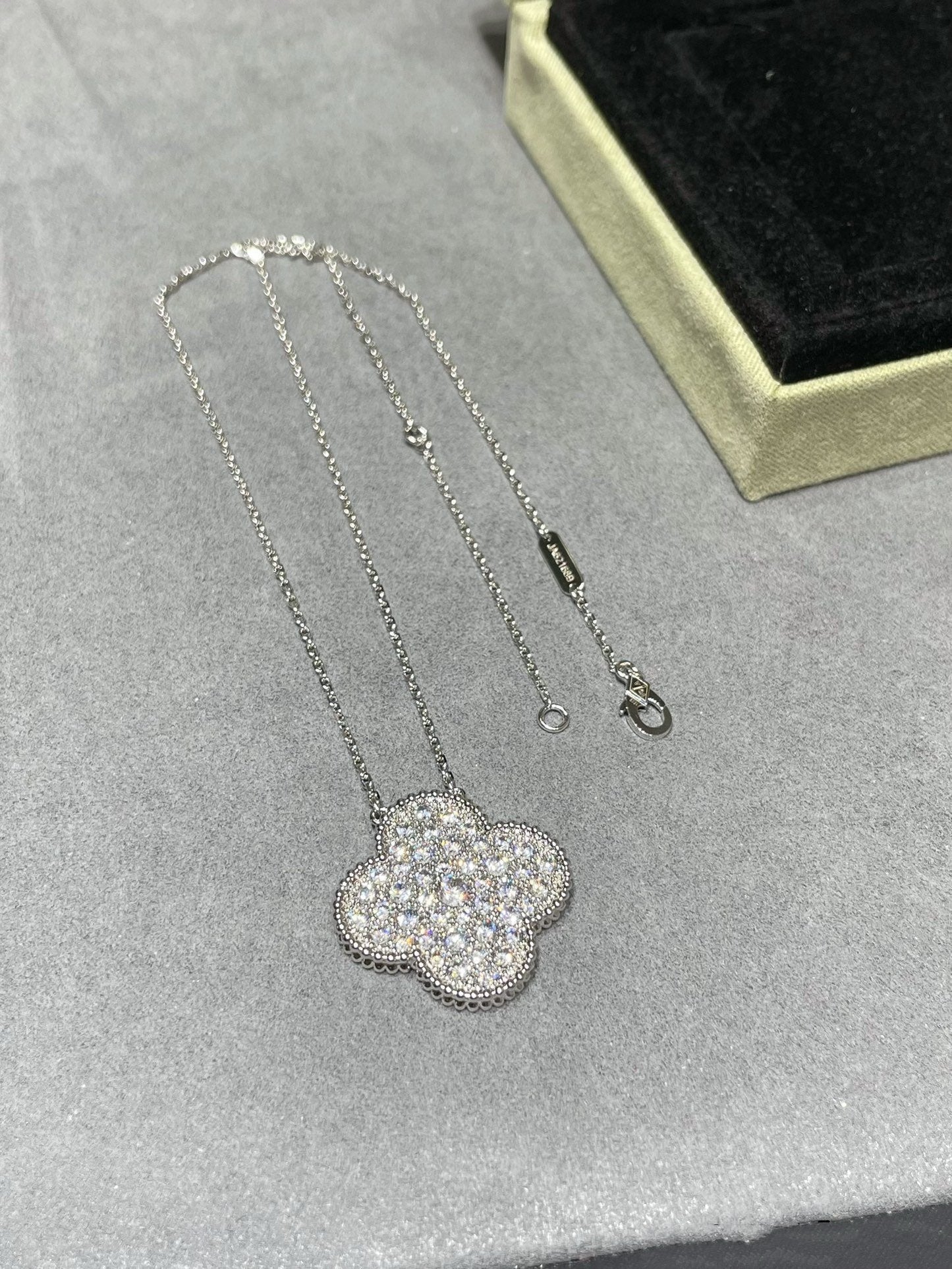 [Perla Lux]CLOVER 25MM LARGE PENDANT DIAMOND PAVED SILVER NECKLACE