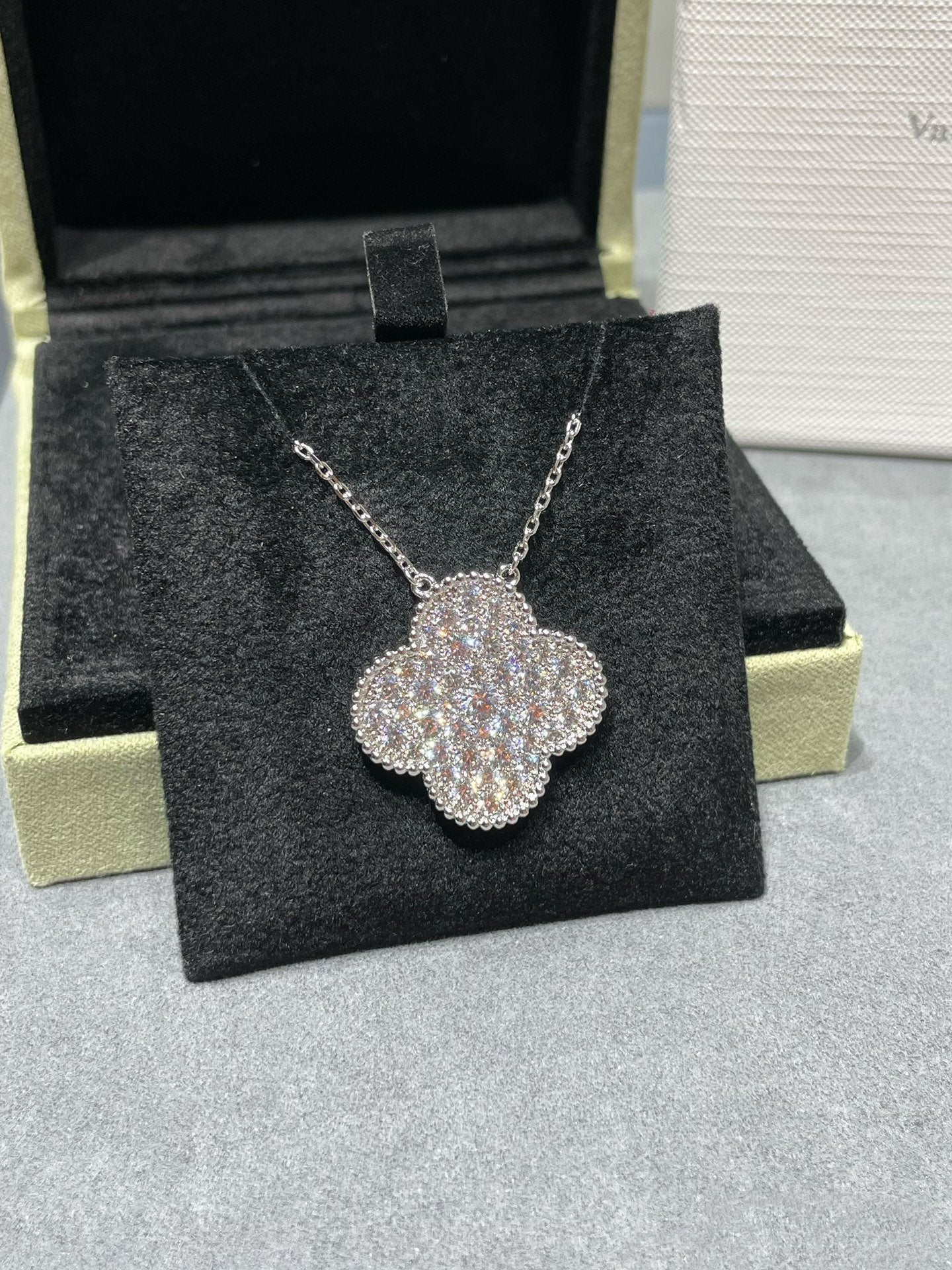 [Perla Lux]CLOVER 25MM LARGE PENDANT DIAMOND PAVED SILVER NECKLACE