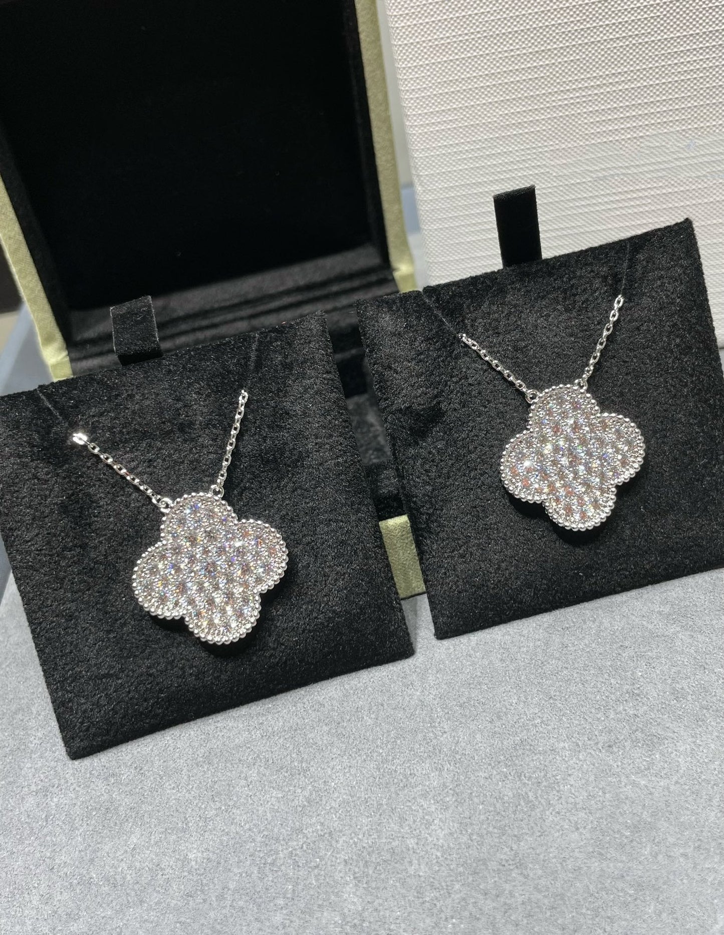 [Perla Lux]CLOVER 25MM LARGE PENDANT DIAMOND PAVED SILVER NECKLACE
