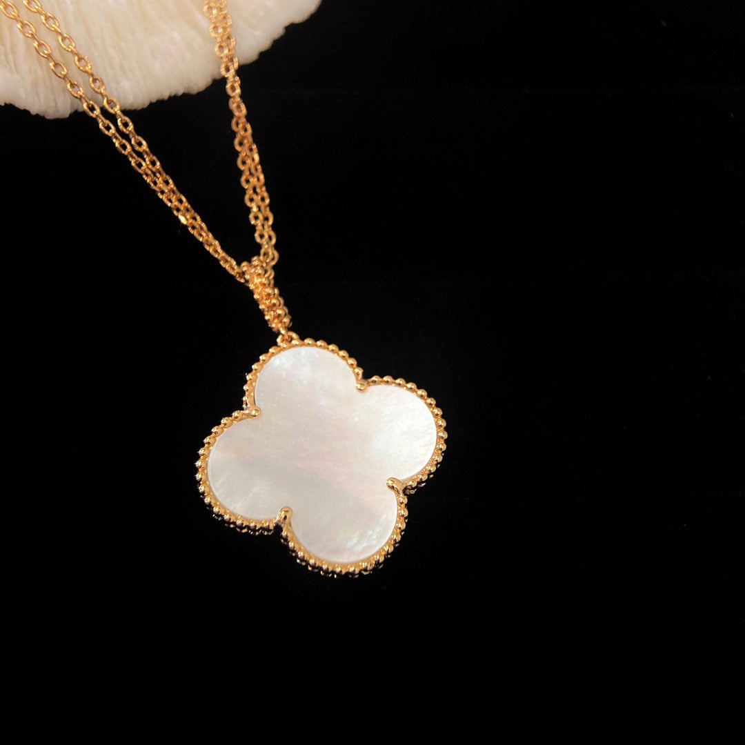 [Perla Lux]CLOVER 25MM MOP LARGE PENDANT NECKLACE