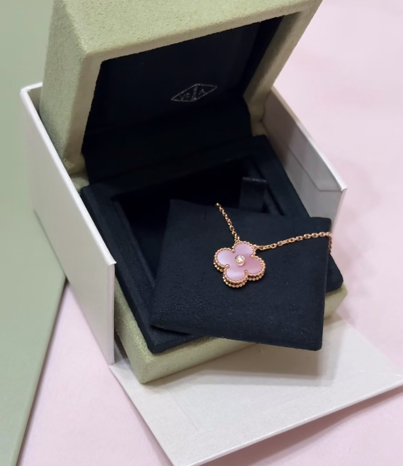 [Perla Lux]2025 CHRISTMAS CLOVER 15MM DIAMOND RHODONITE NECKLACE